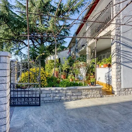 Anica Apartman *