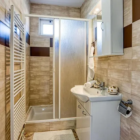 Anica Apartment *